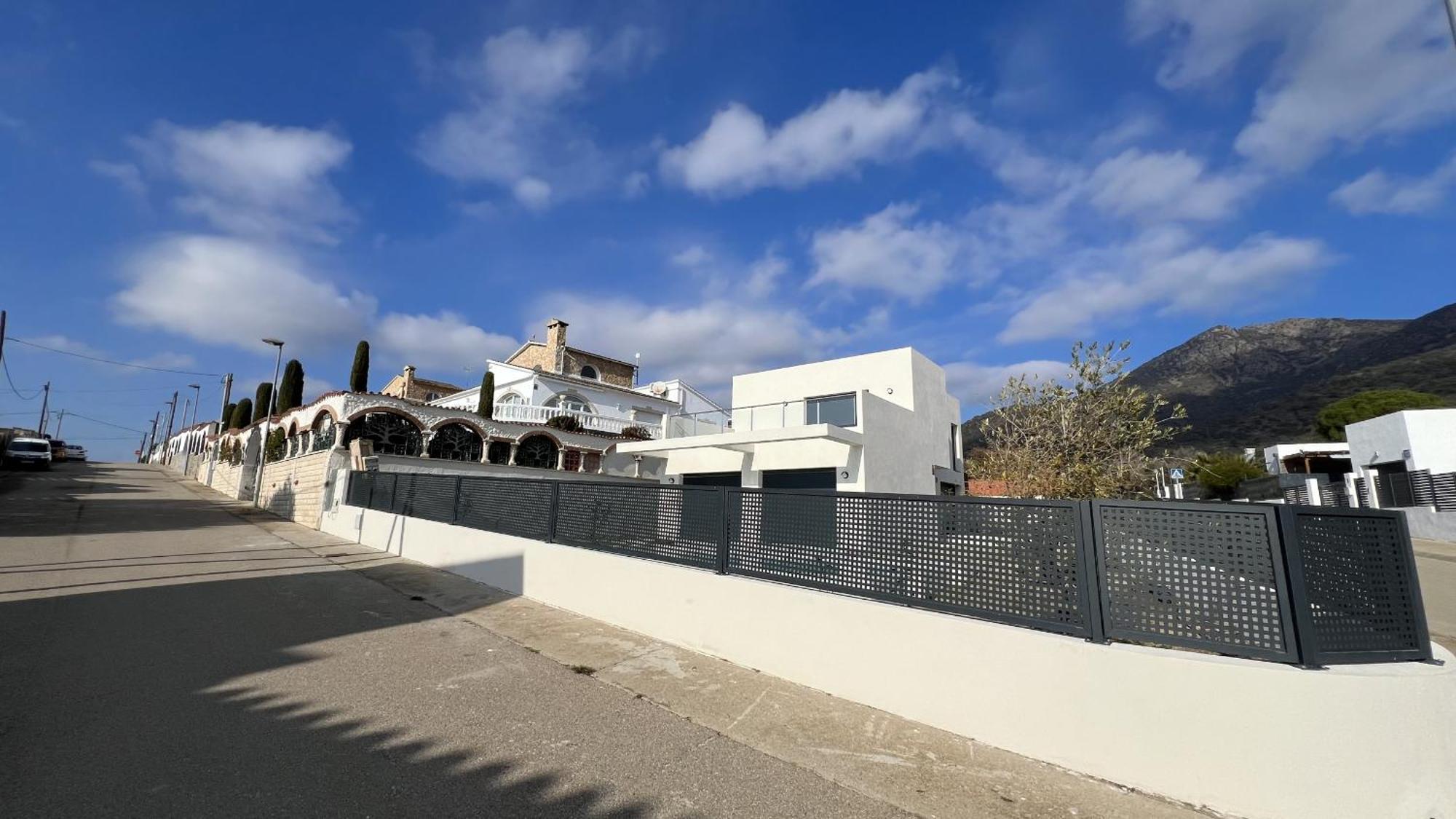 Вилла Casa Moderna Roses Con Piscina Y Jardin Mas Bosca, Roses Палау-Сабардера Экстерьер фото